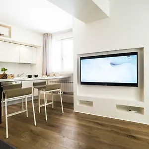 2* Pensión Gallery House